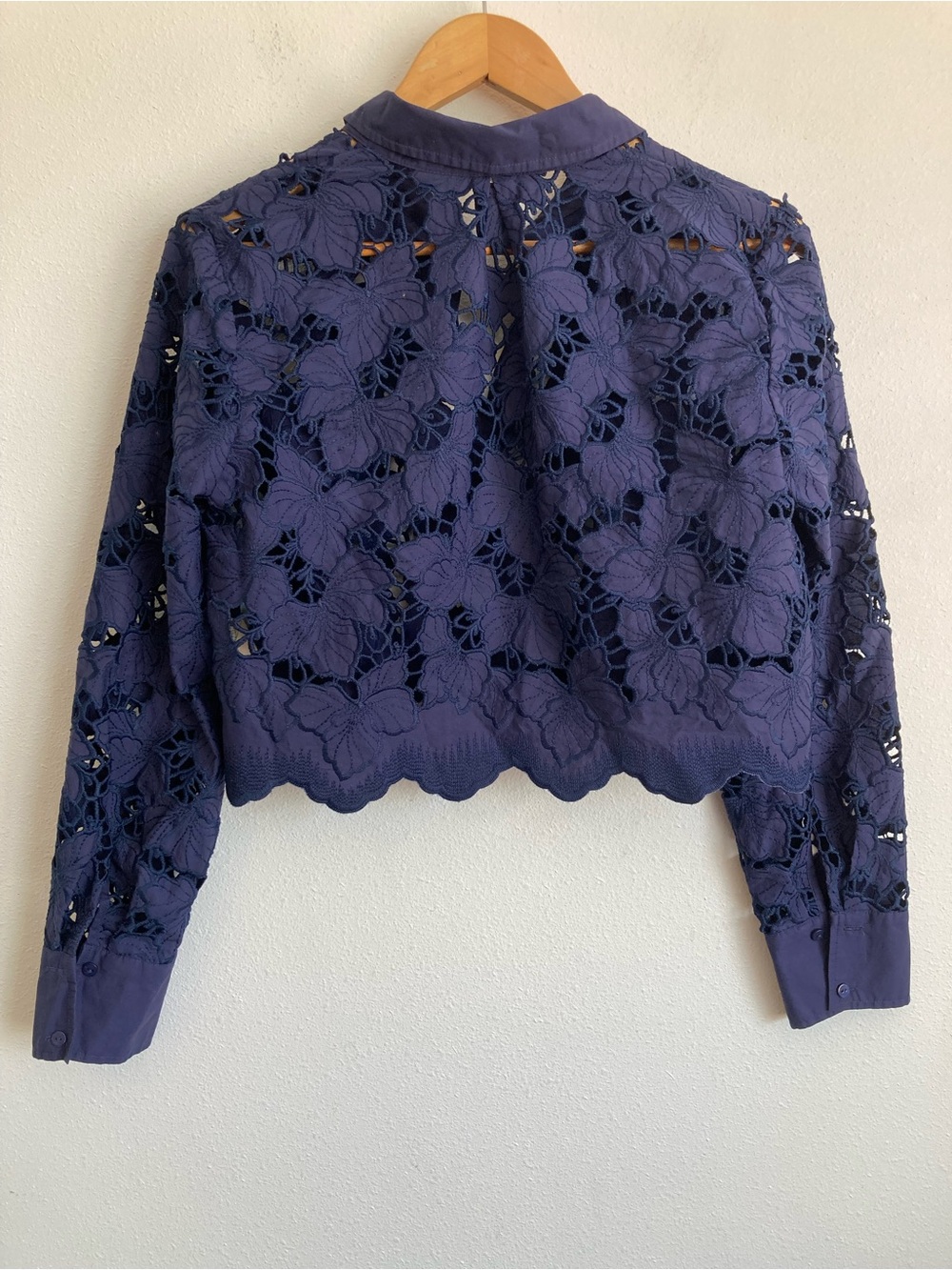 L'AGENCE Seychelle Lace Cropped Blouse Navy Small - Picture 4 of 7